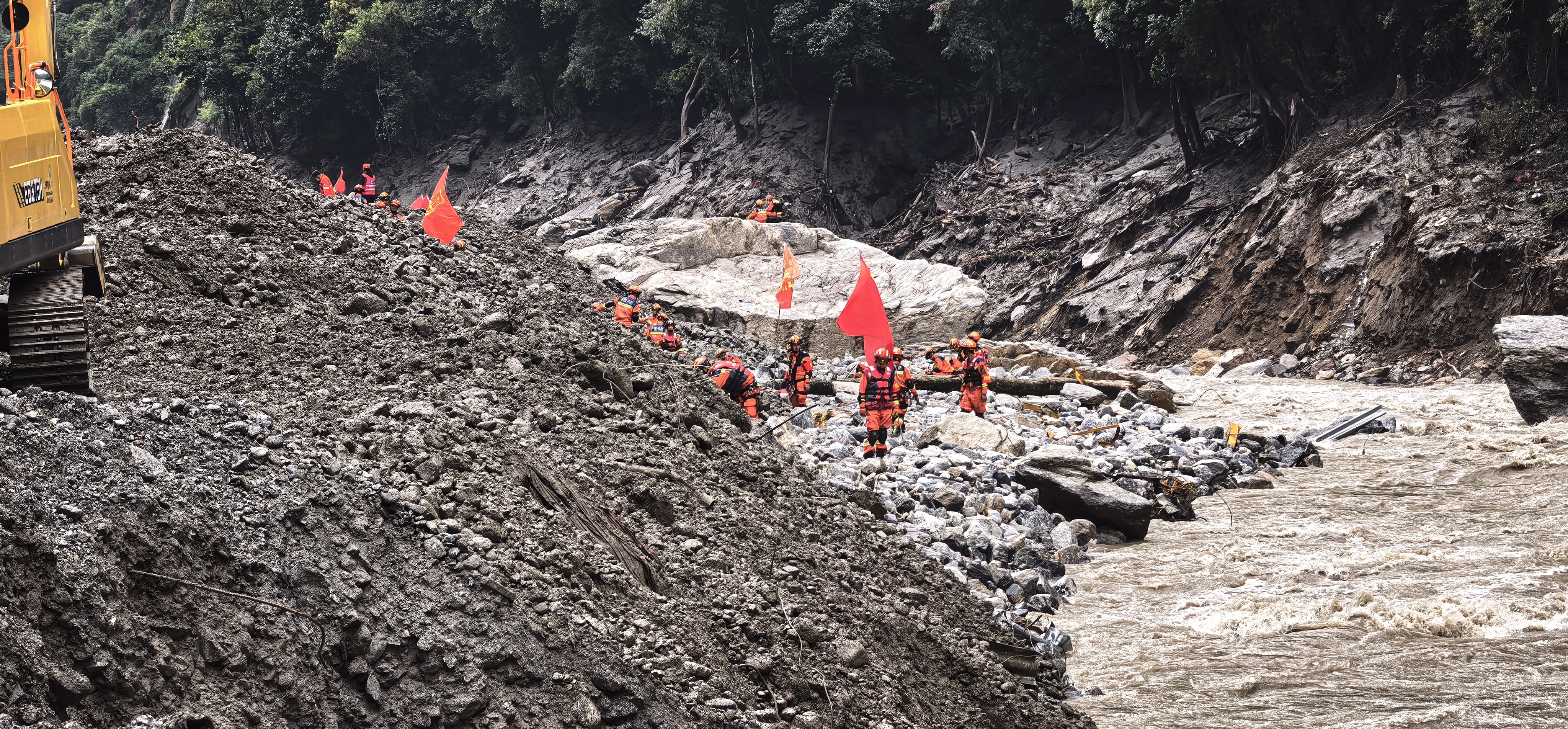2026年8月29日西藏日喀则市吉隆县堰塞湖救援现场图像